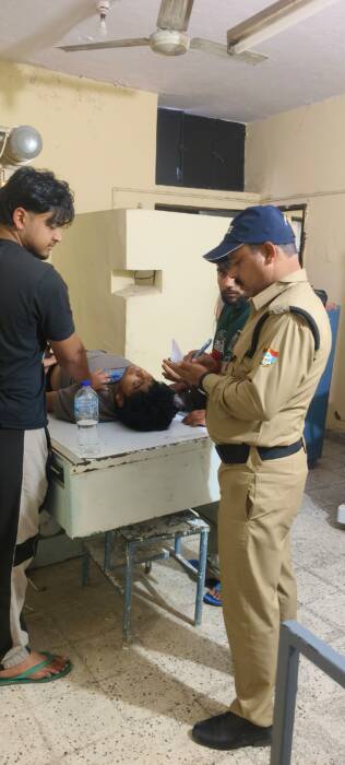 नारायणबगड़ से आ रही बाइक आमसौड़ में हुई दुर्घटनाग्रस्त, हायर सेंटर रेफर