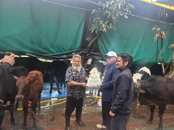 गोपेश्वर में प्रगतिशील पशुपालक की गौशाला का निरीक्षण, आधुनिक पशुपालन तकनीकों की सराहना