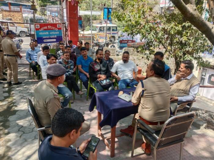 चारधाम यात्रा से पहले कर्णप्रयाग में पुलिस की सख्ती, थाना दिवस में पुलिस ने दिये सख्त निर्देश