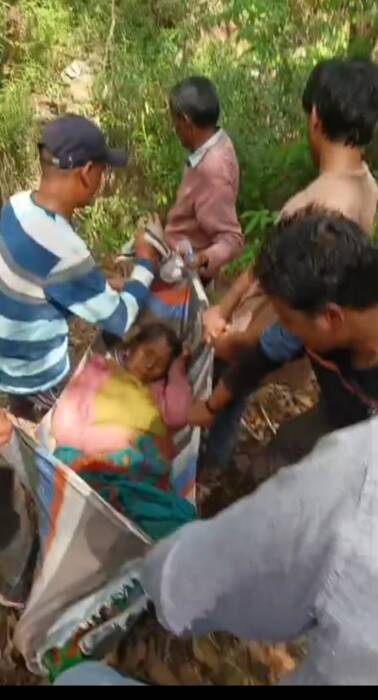 पहाड़ी से गिरे पत्थर की चपेट में आने पर महिला की दर्दनाक मौत