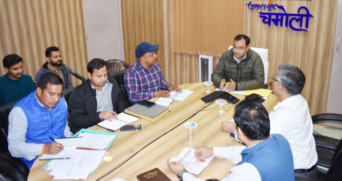 चमोली में पिटकुल परियोजनाओं की समीक्षा, DM ने दिए काम तेज करने के निर्देश