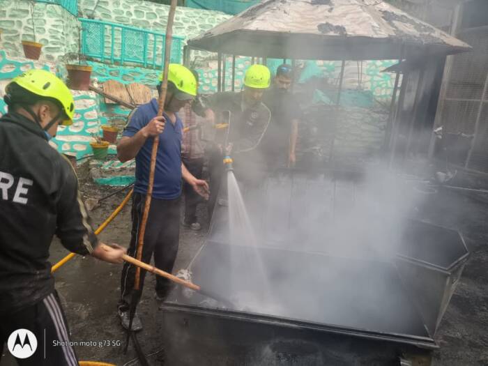 मंडल के काफल रेस्टोरेंट में भीषण आग, फायर सर्विस ने घंटों की मशक्कत के बाद पाया आग पर काबू